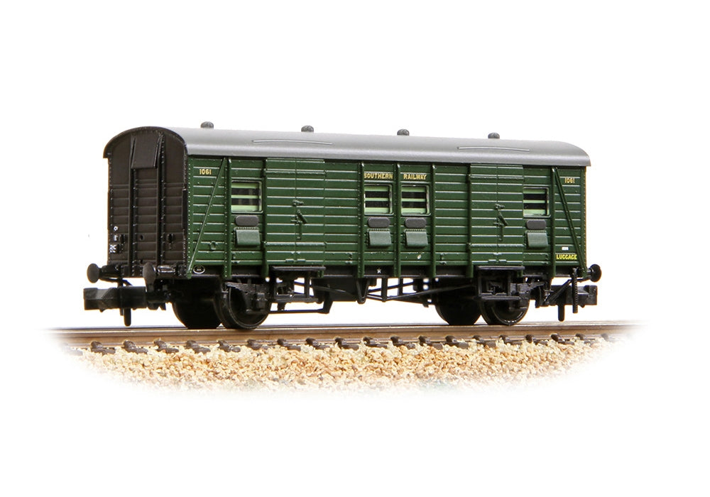 Graham Farish SR Plv Passenger Luggage Van SR Maunsell Green 374-418