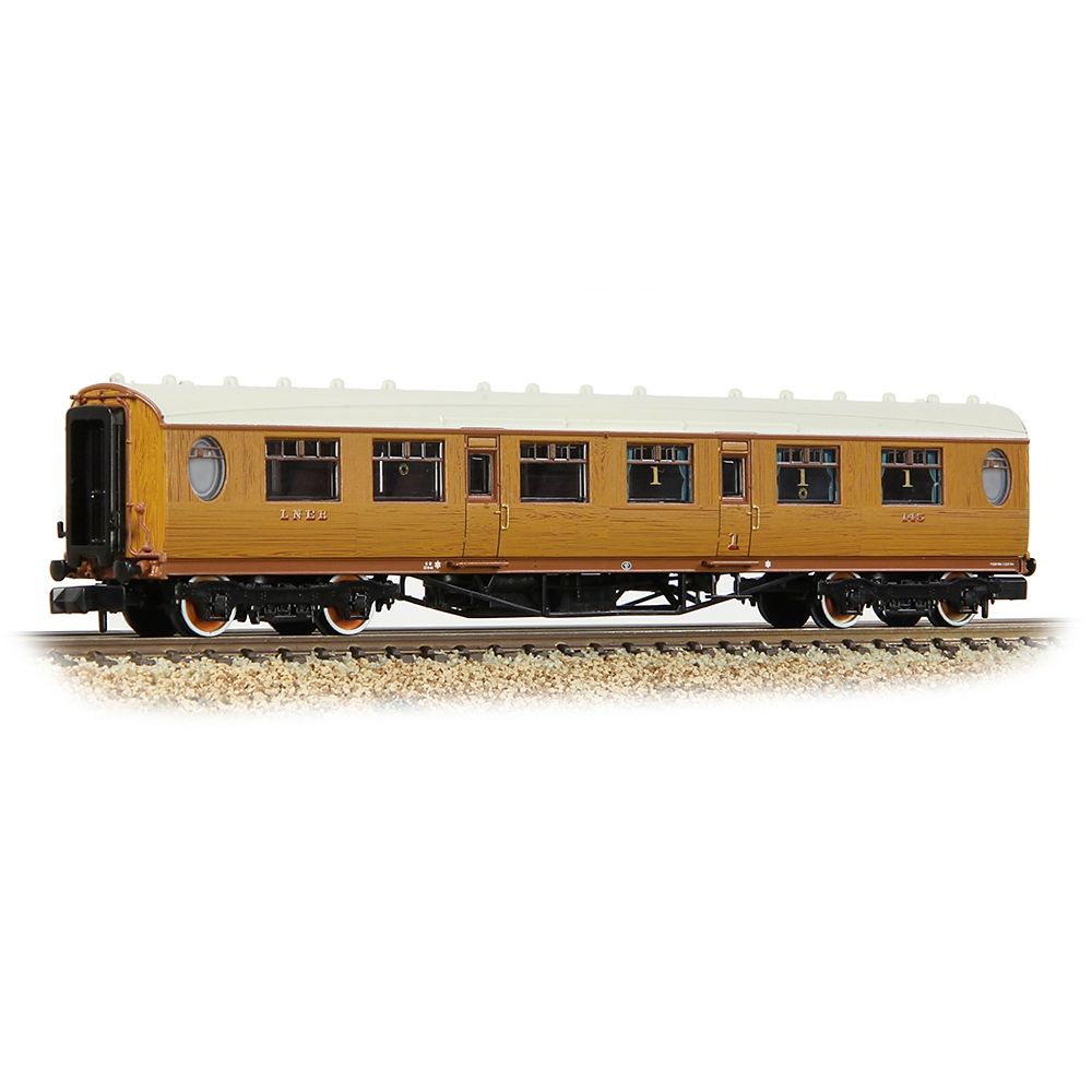 Graham Farish LNER Thompson Composite Corridor LNER Teak Effect 376-225B