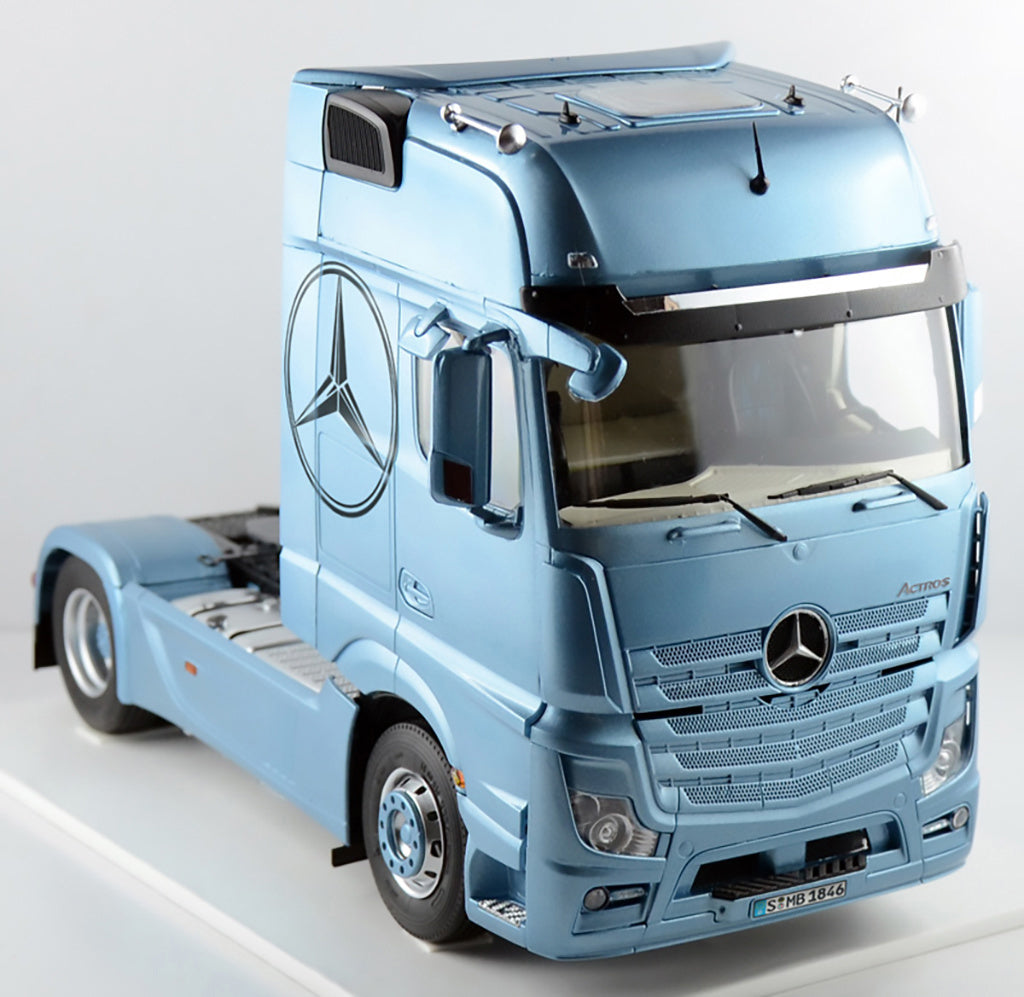 Italeri Mercedes Benz Actros Gigaspace 3905