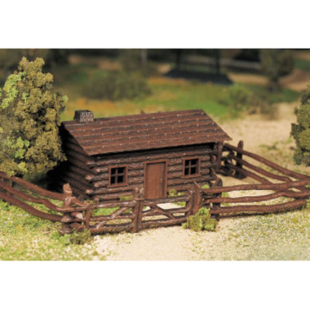 Bachmann USA Log Cabin with Rustic Fence 45982