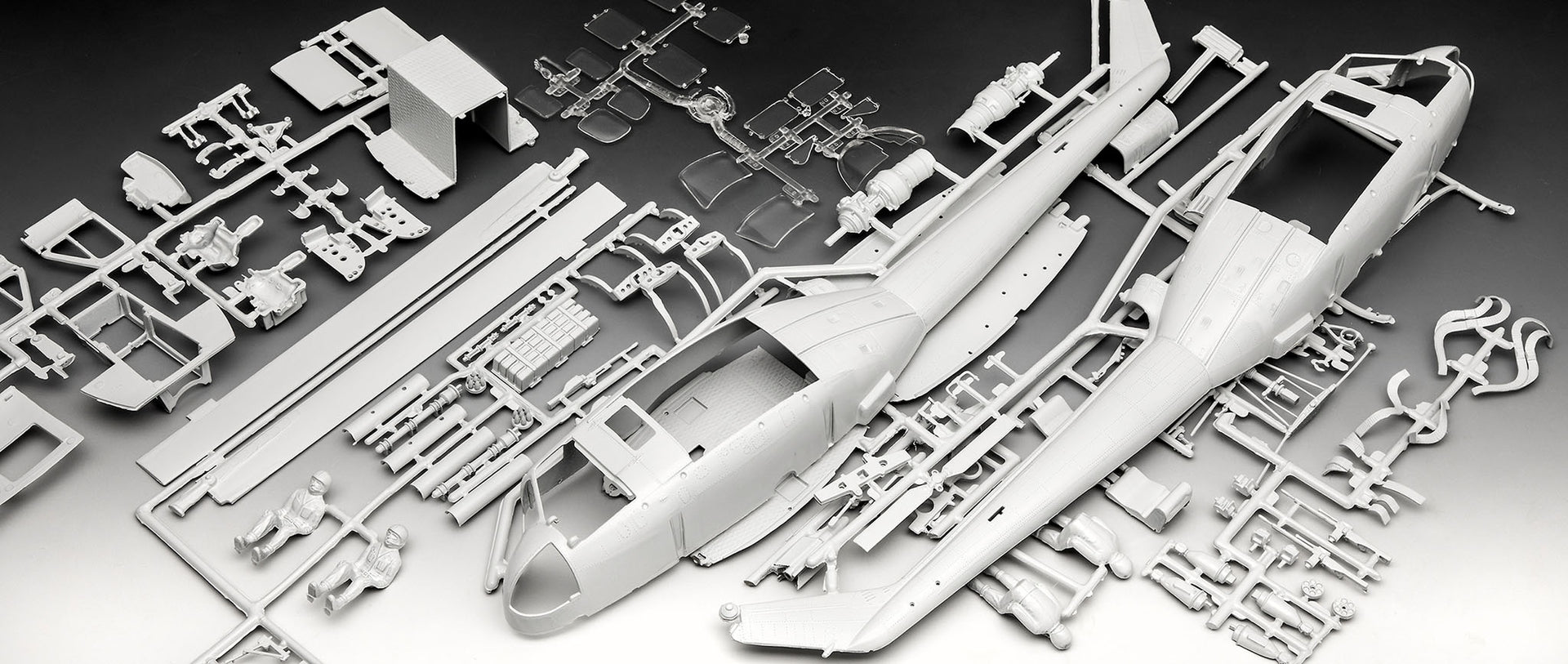 Goodbye Huey - Limited Bell® UH-1D model kit in 1:32 scale with pilot figure and elaborate decal!