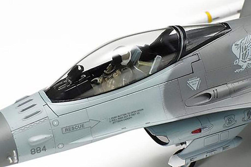 Tamiya 1/72 F-16 Cj Fighting Falcon - Block 50 W/ Full Equipment 60788