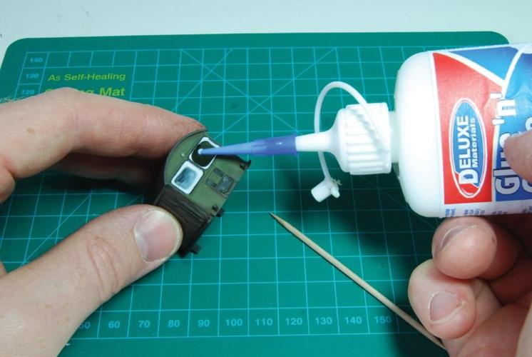 Deluxe Materials Glue N Glaze Ad55