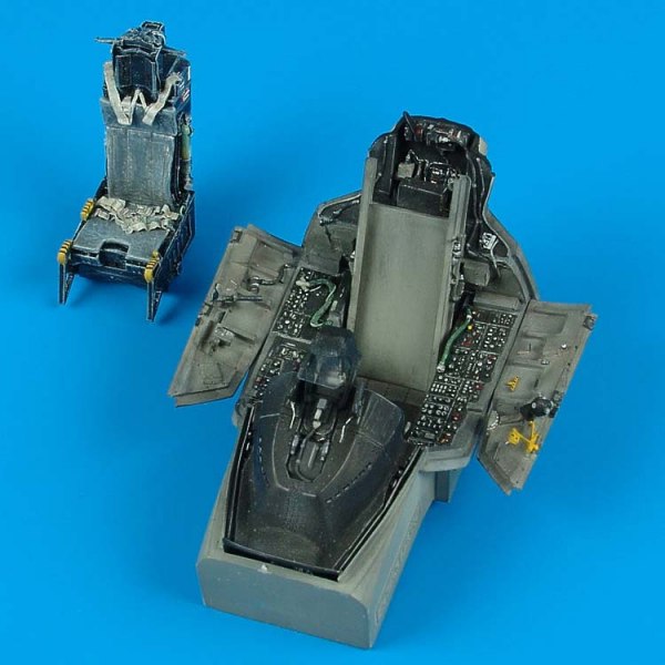 Lockheed-Martin F-16C /CJ Falcon cockpit set (designed to be used with Tamiya kits)