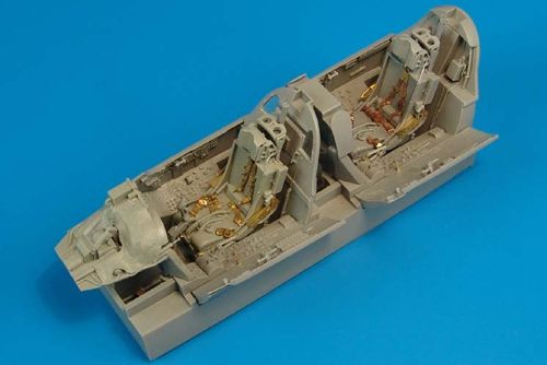 Republic F-105G Thunderchief cockpit set (designed to be used with Trumpeter kits)
