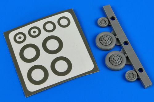 North-American F-100C/F-100D Super Sabre wheels & paint masks (designed to be used with Esci, Italeri and Trumpeter kits)