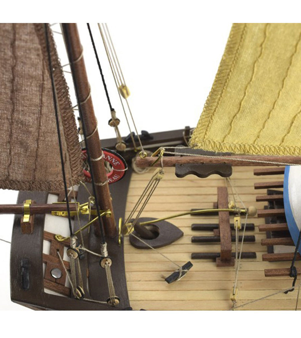 Artesania Marie-Jeanne 2021 With Stand