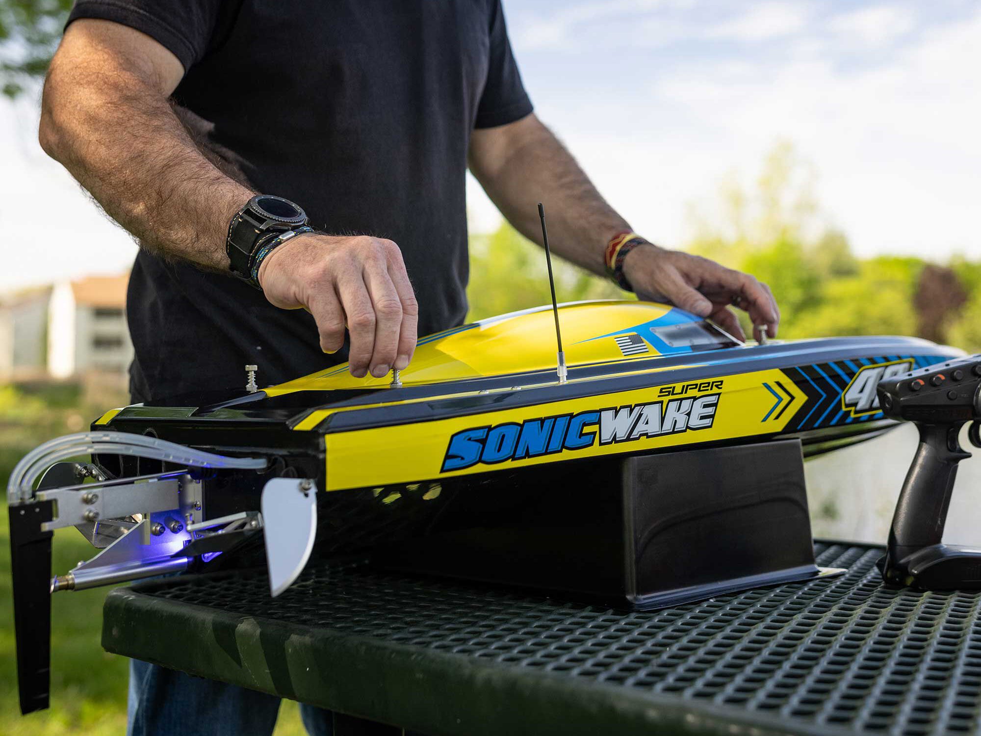 ProBoat Super Sonicwake 48" 8S Self-Righting Brushless Deep-V RTR