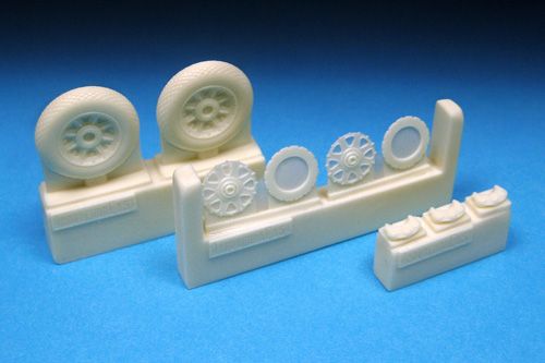 Grumman F8F-1 Bearcat Mainwheels Accurate early mainwheels w diamond tread tires/tyres & slotted hubs on F8F-1s, including French Air Force and Blue Angels. Fits all Bearcat kits.