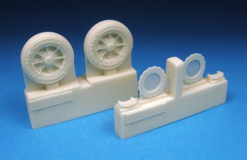 Grumman F8F-2 Bearcat Late Mainwheels. Accurate late style mainwheels w ribbed tires/tyres & cast hubs fitted to F8F-2s, including USN, USMC, most Warbirds. Fits all Bearcat kits.