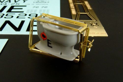 Toilet bomb for Douglas A-1H Skyraider ---PE/resin conversion set (designed to be used with Trumpeter kits)