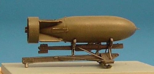 Bomb rack for Supermarine Spitfire + British 500lb bomb