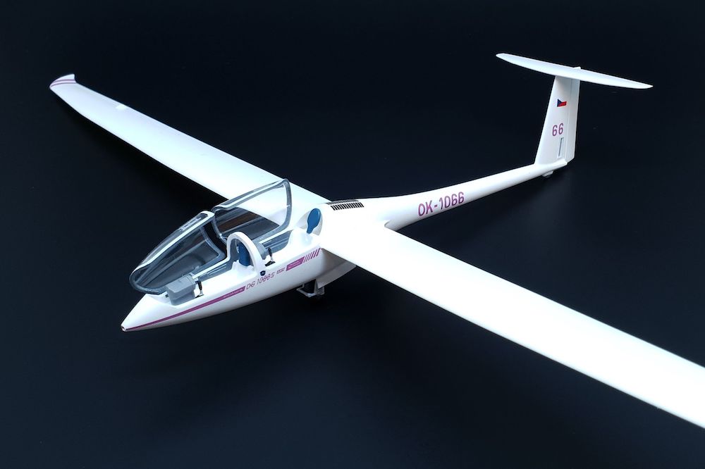 DG-1000S Glider 'AKVY'