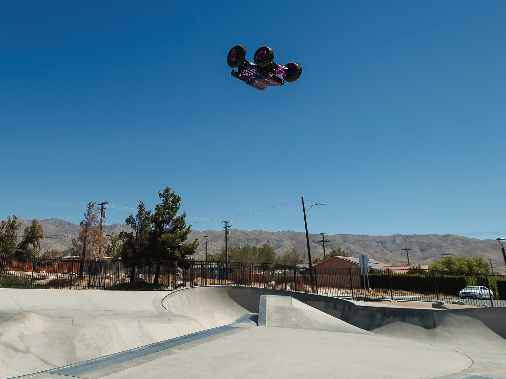 Arrma 1/10 QUAKE 223S DSC 2WD RTR Brushless Monster Truck - Purple