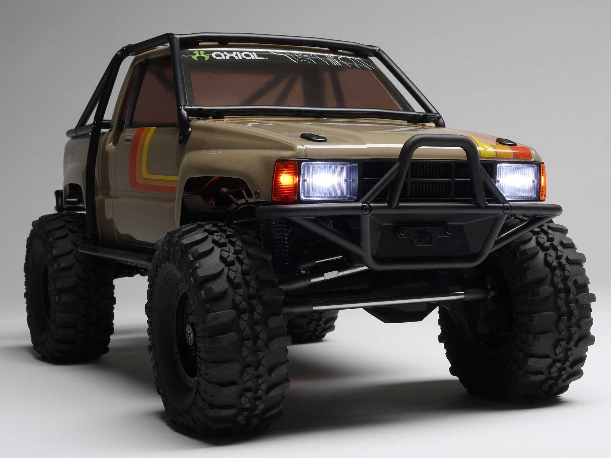 Axial 1/10 Scx10 Iii 1987 Toyota Sr5 4X4 Rtr Rock Crawler, Brown C-AXI-2062T1