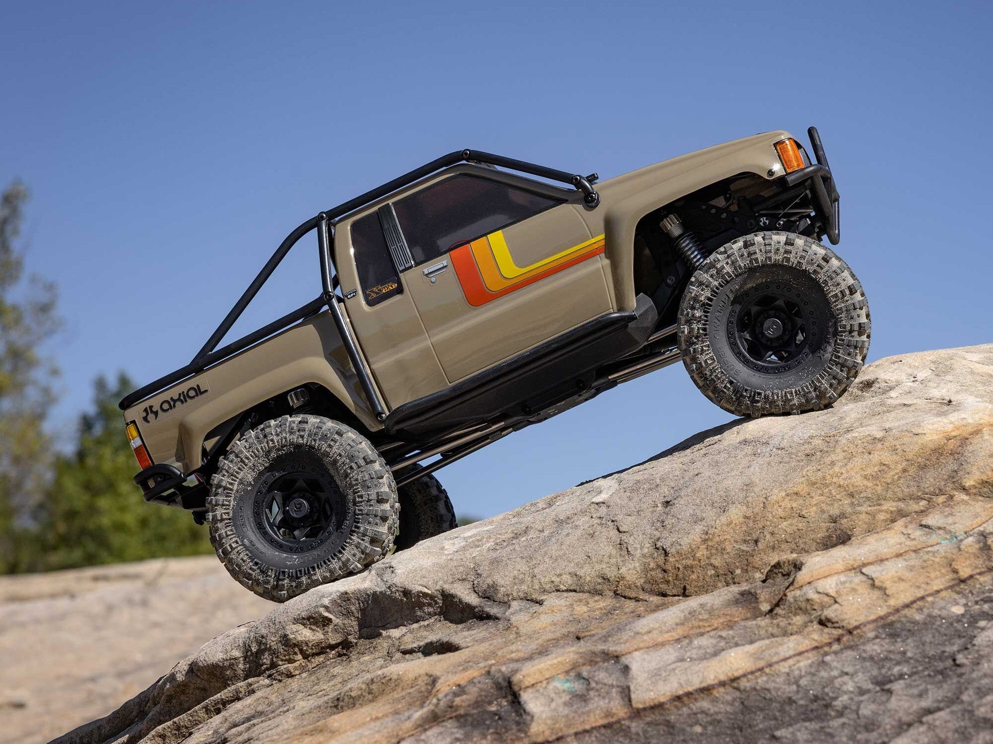 Axial 1/10 Scx10 Iii 1987 Toyota Sr5 4X4 Rtr Rock Crawler, Brown C-AXI-2062T1