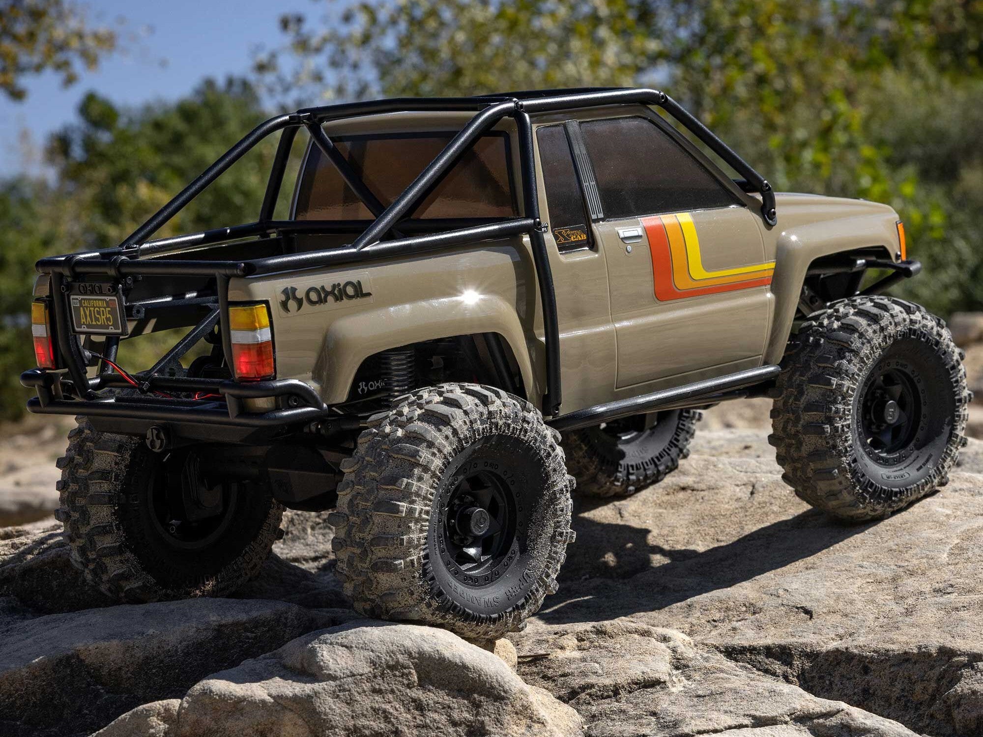 Axial 1/10 Scx10 Iii 1987 Toyota Sr5 4X4 Rtr Rock Crawler, Brown C-AXI-2062T1