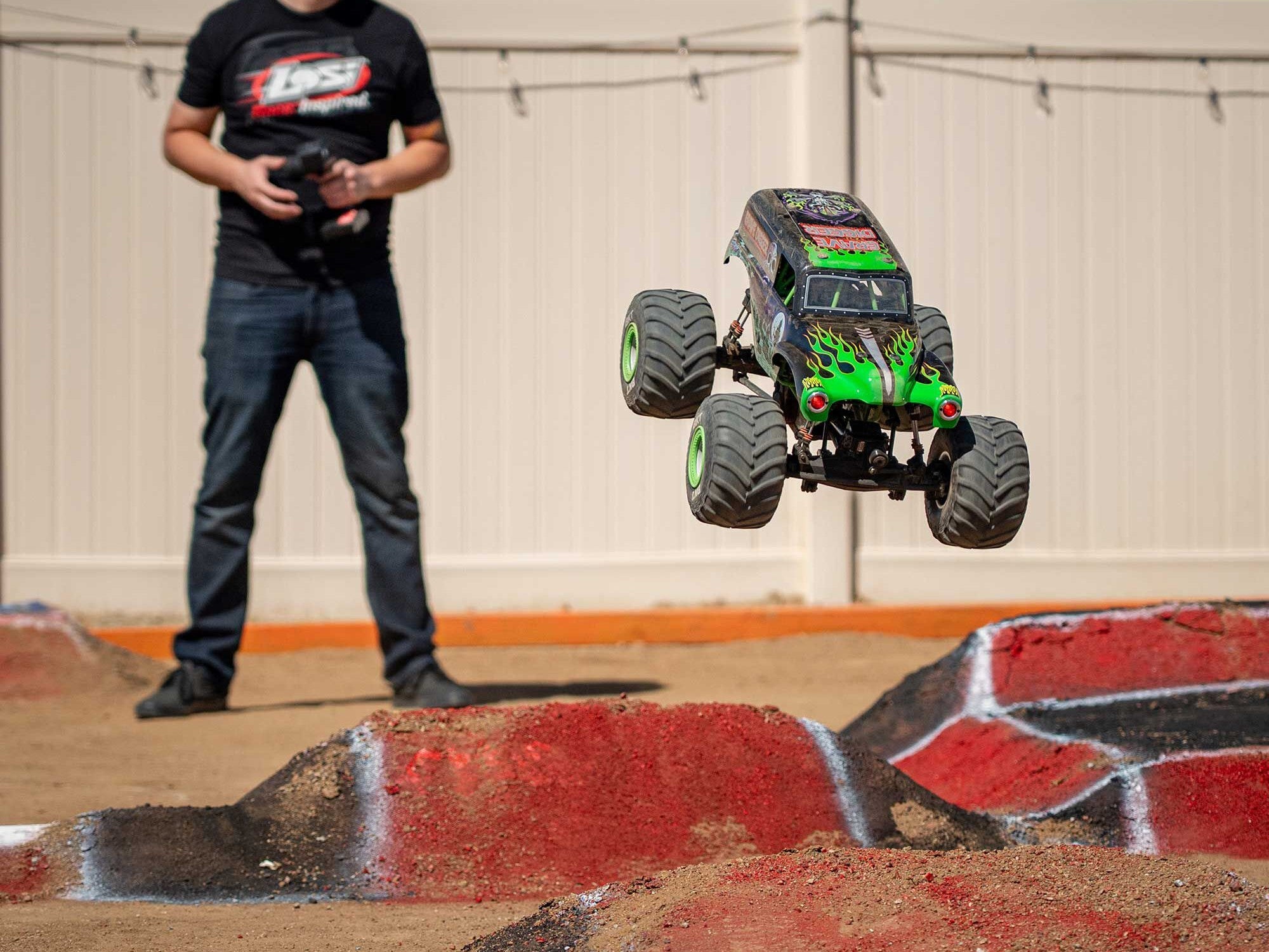 Arrma 1/8 LMT 2.0 Grave Digger 4X4 Solid Axle Monster Truck RTR