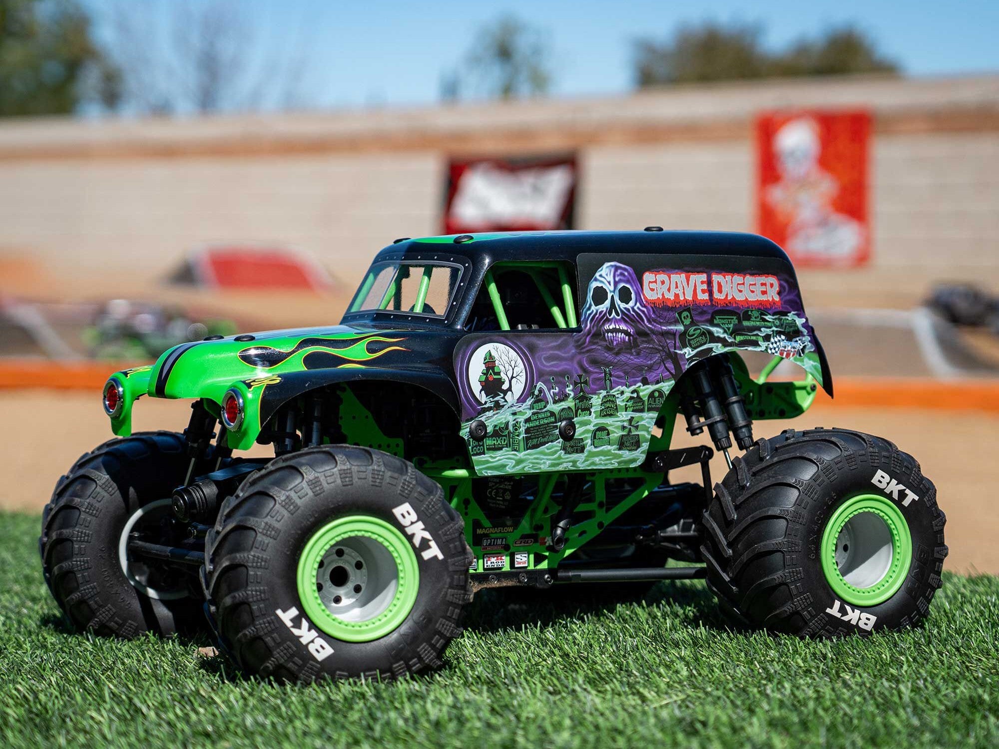 Arrma 1/8 LMT 2.0 Grave Digger 4X4 Solid Axle Monster Truck RTR