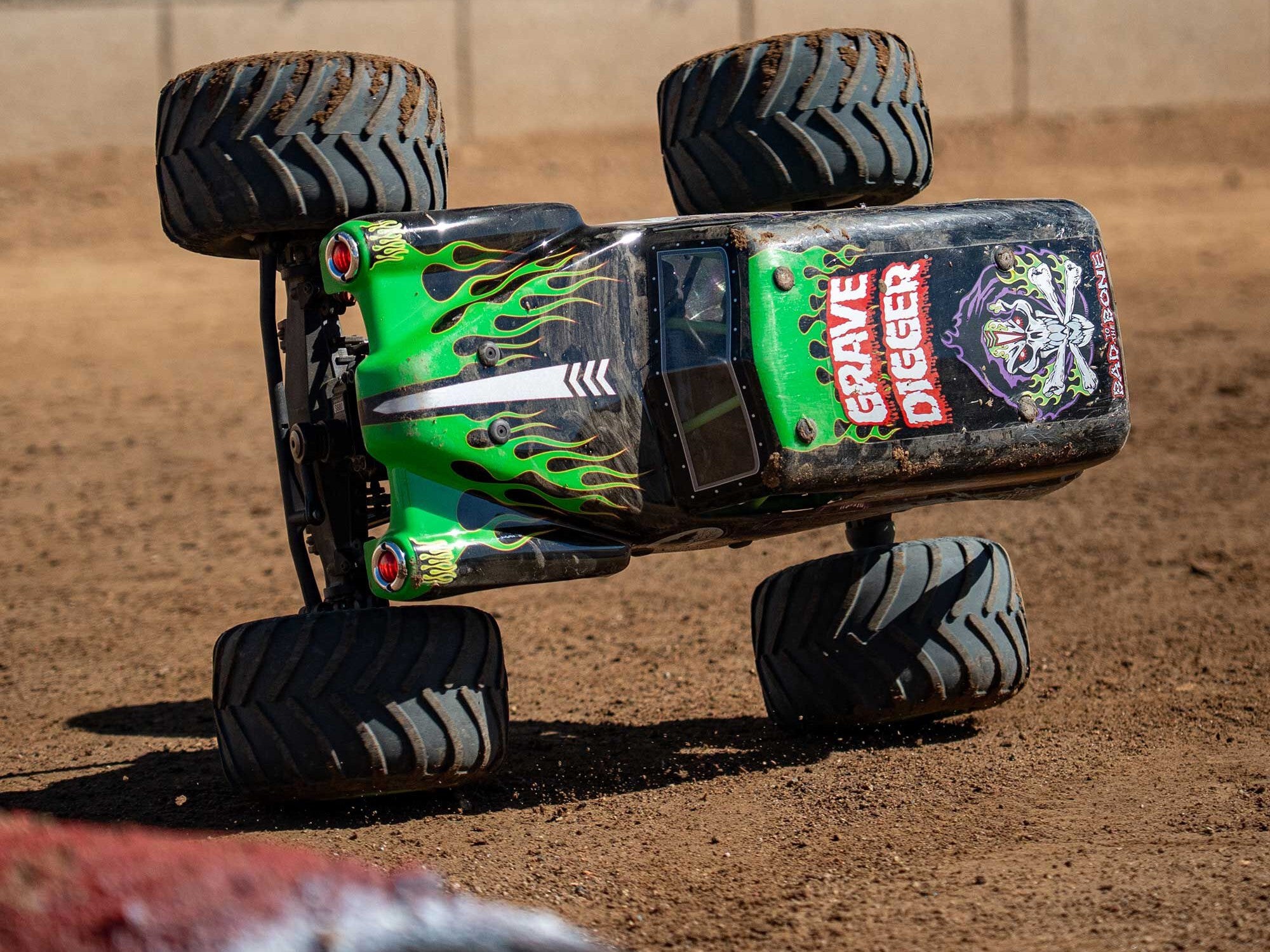 Arrma 1/8 LMT 2.0 Grave Digger 4X4 Solid Axle Monster Truck RTR