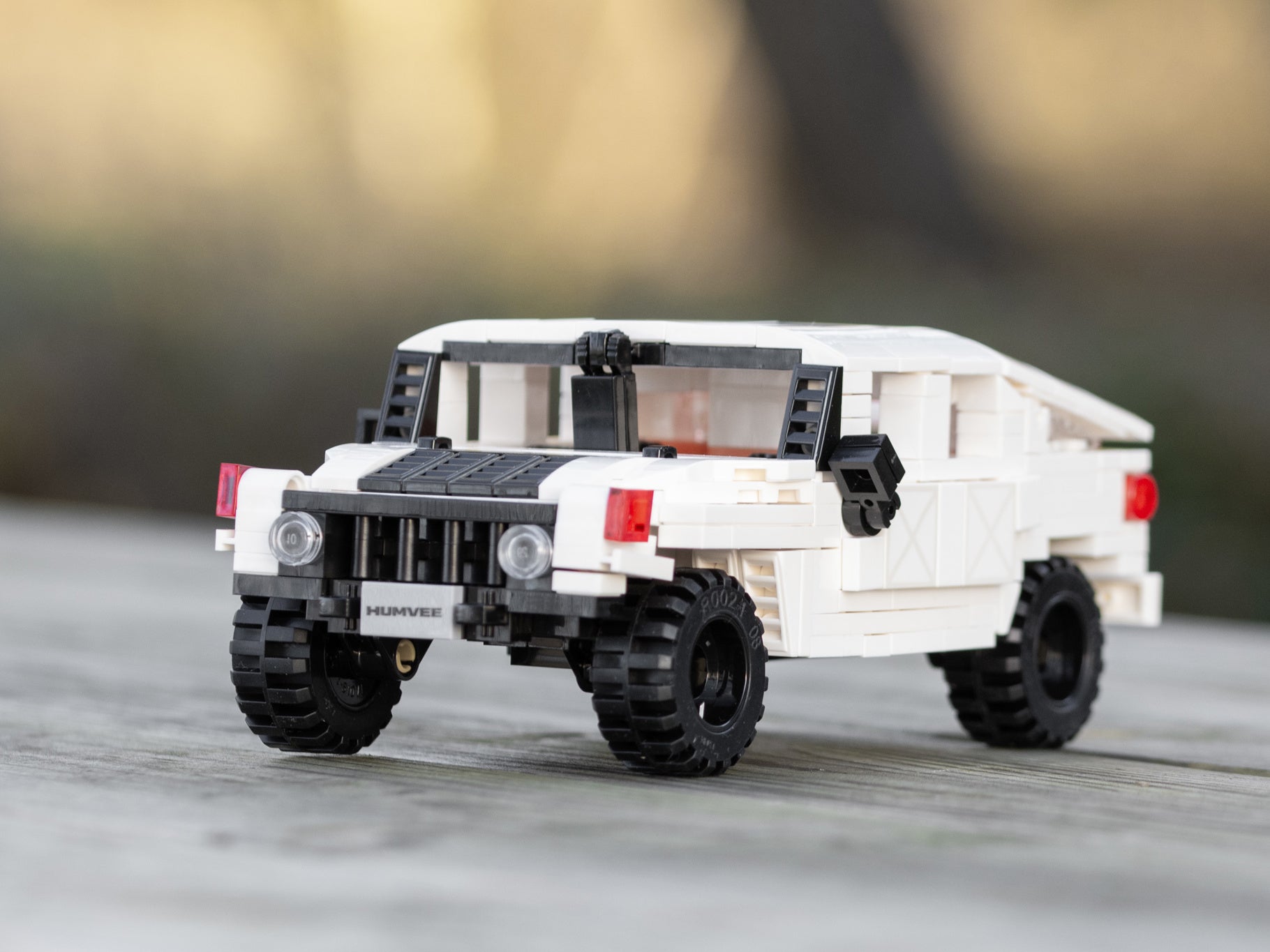 CaDA 1:24 Humvee off- road truck C55022W