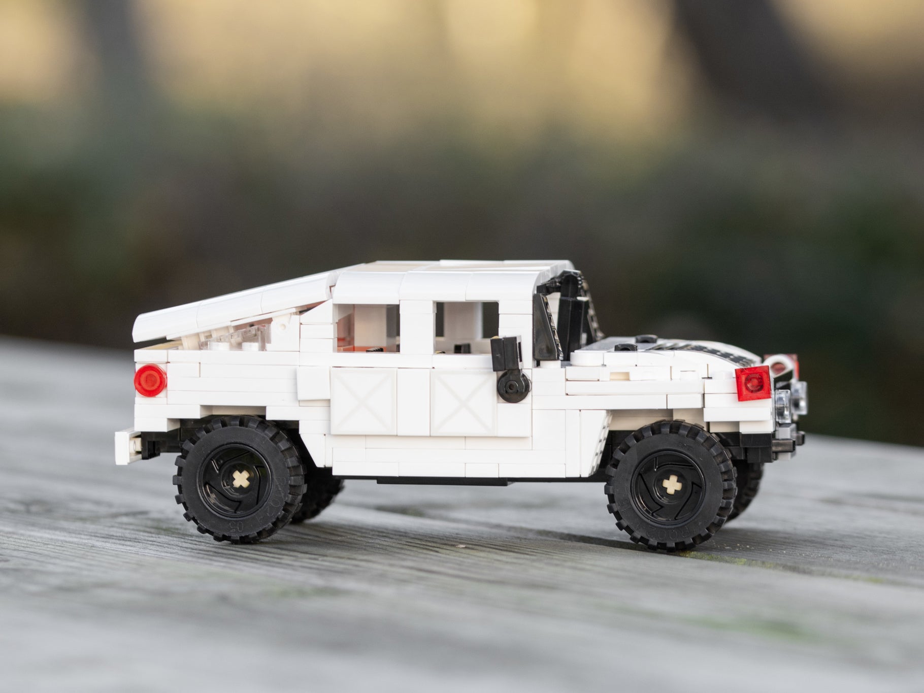 CaDA 1:24 Humvee off- road truck C55022W