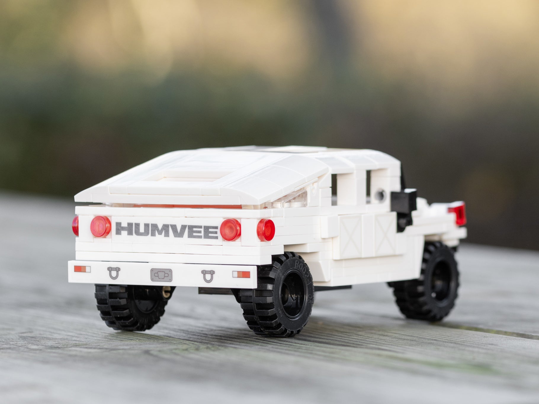 CaDA 1:24 Humvee off- road truck C55022W