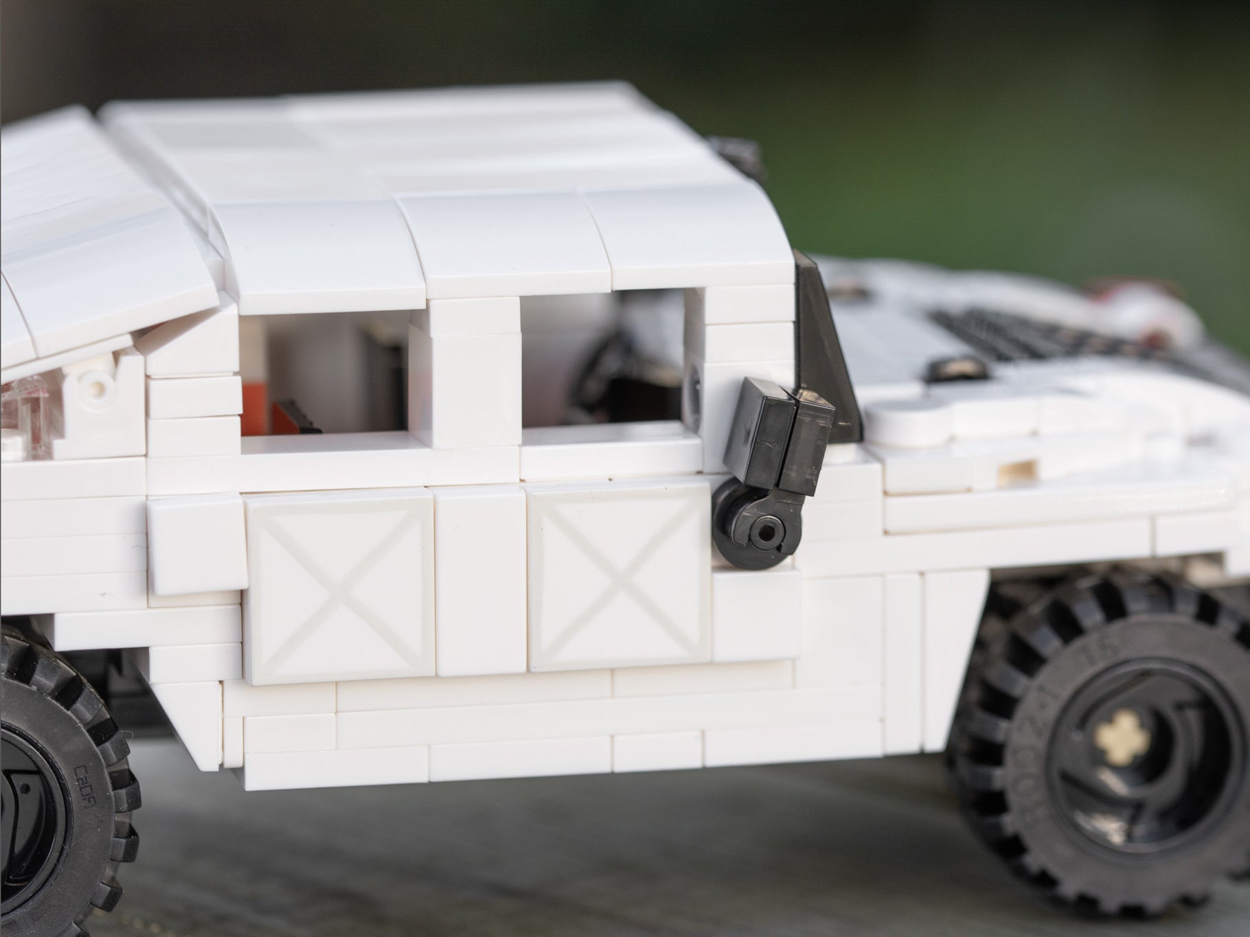 CaDA 1:24 Humvee off- road truck C55022W