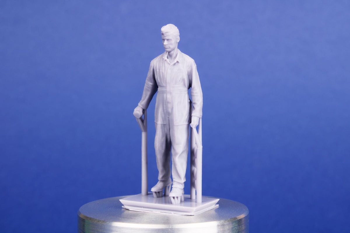 RAF Mechanic with Accumulator Trolley 3D-printed figure of an RAF ground crew member with an accu trolley that fits to almost any RAF fighter aeroplane from 1943 to 1950.