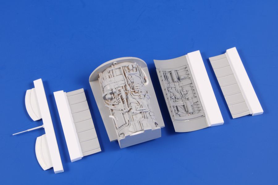 Lockheed F-104G/J Starfighter Engine 1/48- open cover panel with partially visible engine in lower fuselage - for the new Kinetic F-104 model. (designed to be used with Kinetic Model kits)