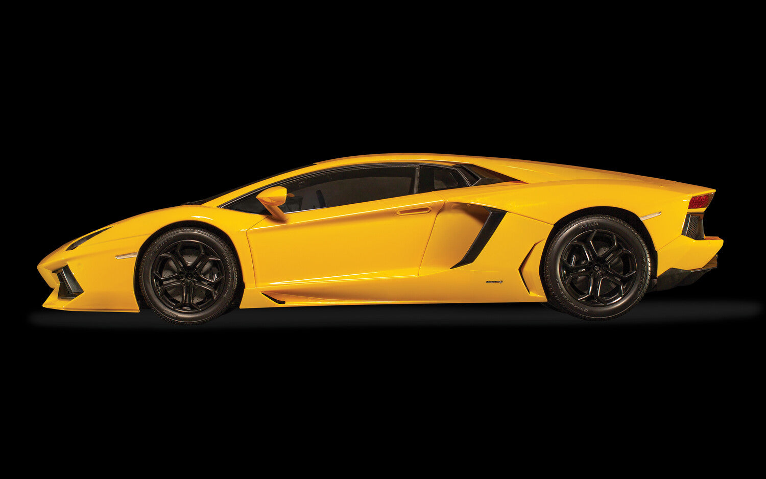 Lamborghini Aventador LP 700-4 Giallo Orion