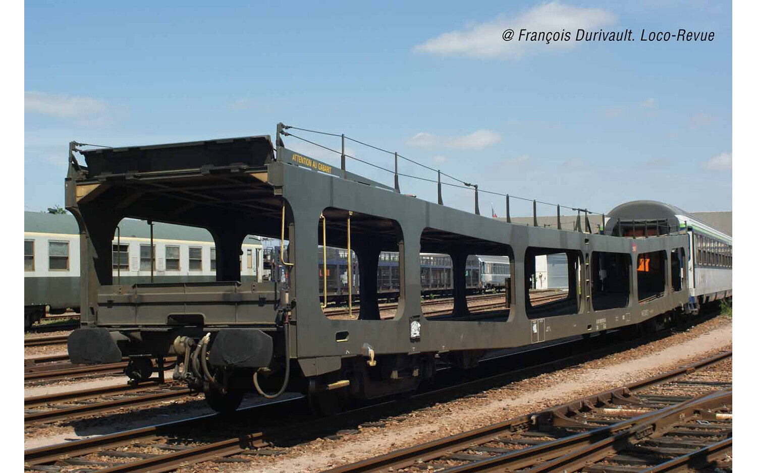 SNCF 2-unit set DD DEV 66 autotransporter green with white logo Carmillon livery period VI