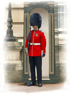 ICM British Grenadier Queen’s Guards 1:16 Figure
