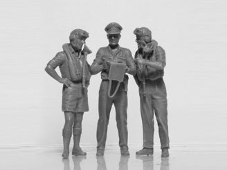 ICM British Pilots In Tropical Uniform (1939-1943) 3 Figures