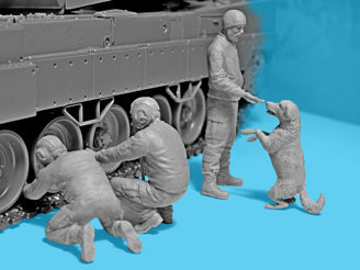 ICM Leopard 2 Crew of the Armed Forces of Ukraine (5 Figures & Dog)