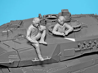 ICM Leopard 2 Crew of the Armed Forces of Ukraine (5 Figures & Dog)