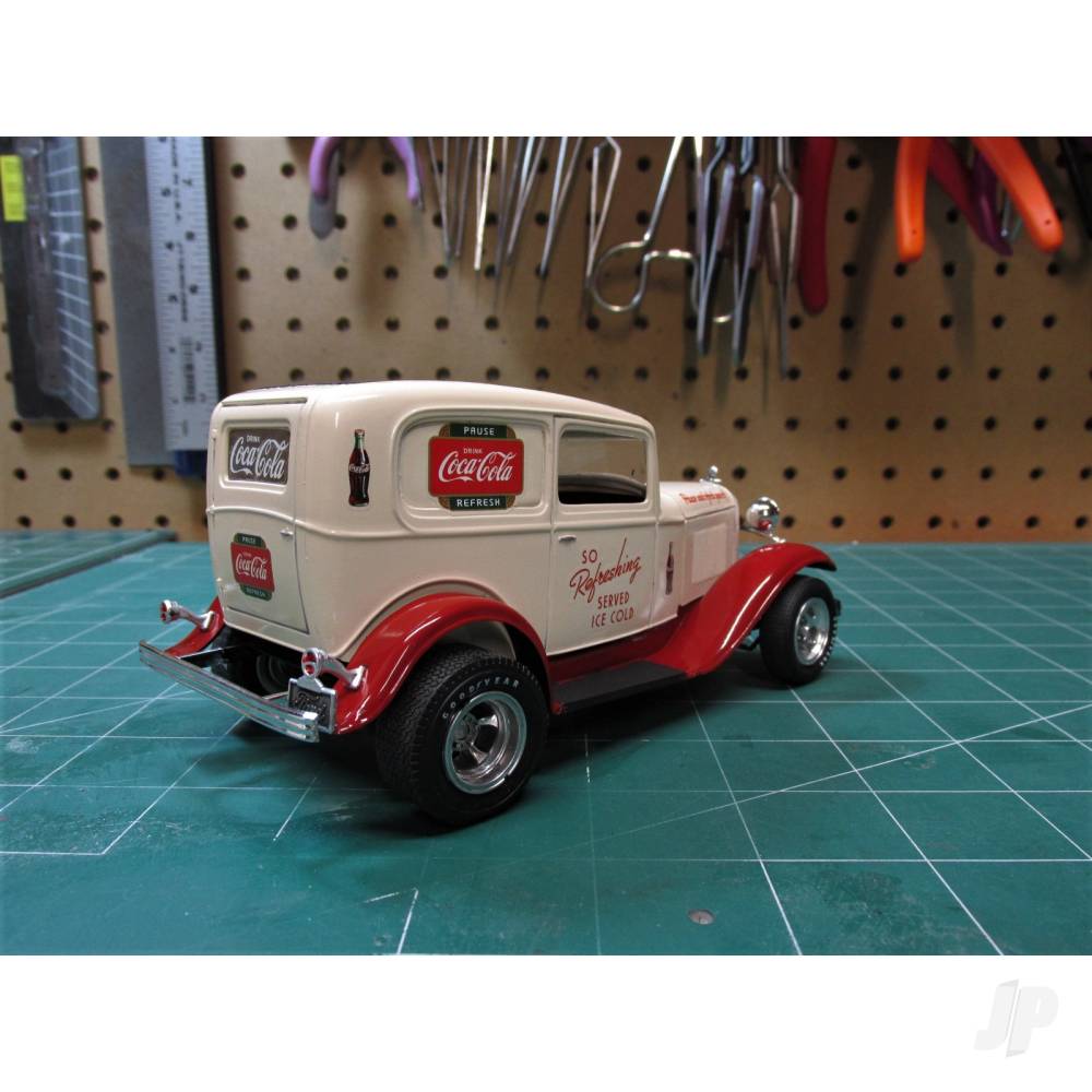 MPC 1932 Ford Sedan Delivery (Coca Cola) MPC902 2