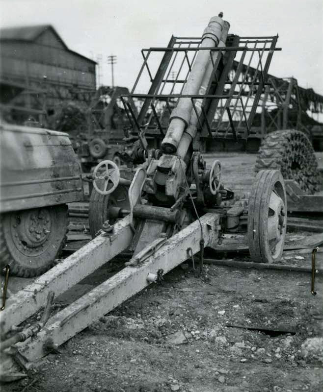 GERMAN ROCKET LAUNCHER with 28cm WK Spr & 32cm WK Flamm