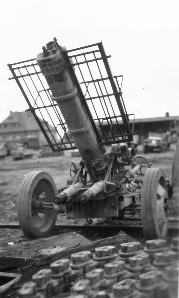 GERMAN ROCKET LAUNCHER with 28cm WK Spr & 32cm WK Flamm