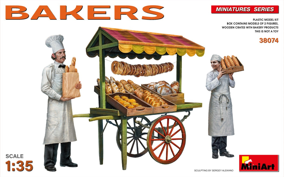 BAKERS BOX CONTAINS MODELS OF 2 FIGURES, WOODEN CRATES WITH BAKERY PRODUCTS 1:35 SCALE