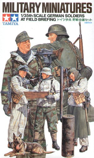 German (WWII) Soldiers Field Briefing 5 x Figures,1 x Stove,1 x Dog MP44, MG42