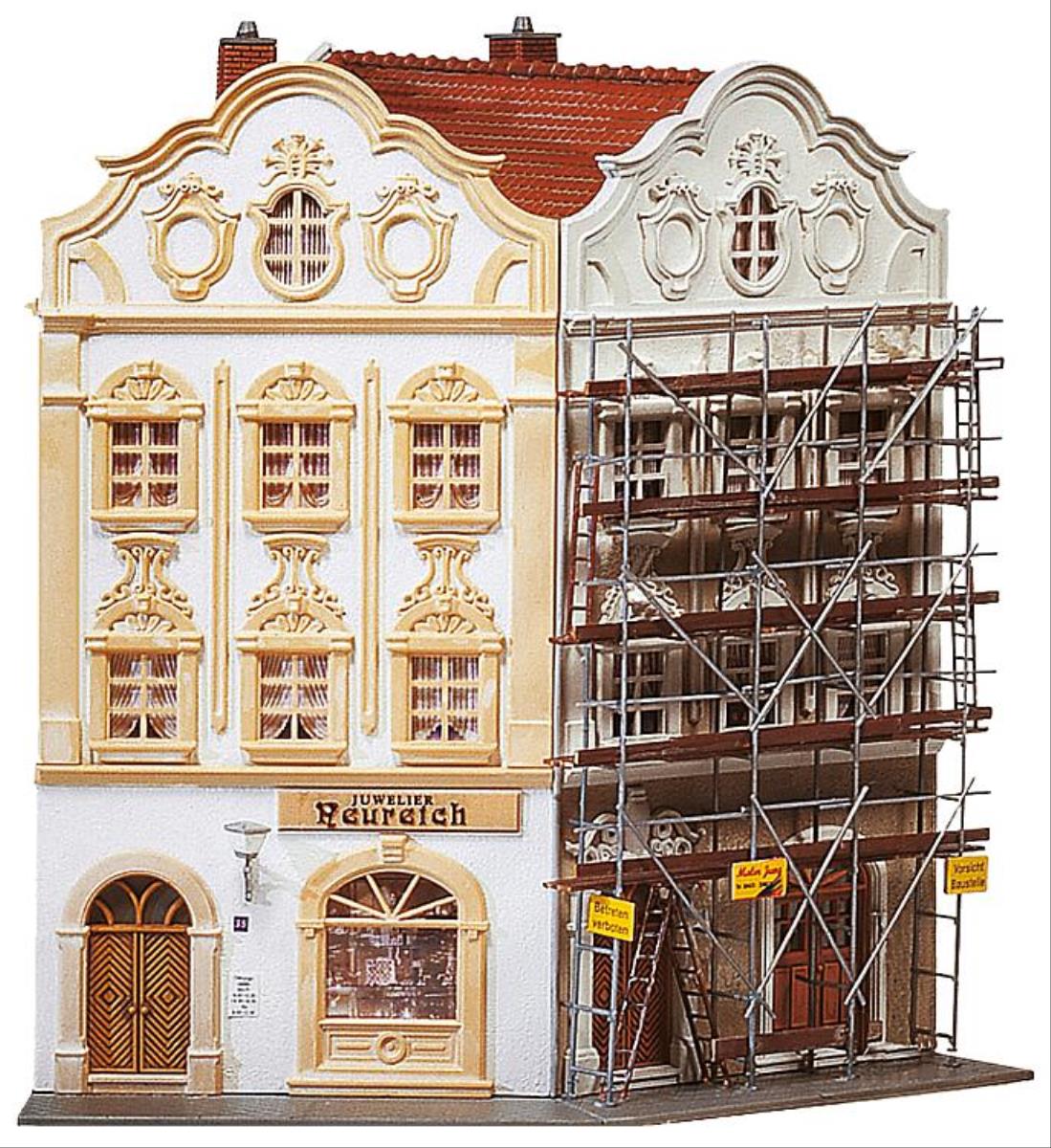 Faller Angled Townhouse with Scaffolding Kit I FA130452