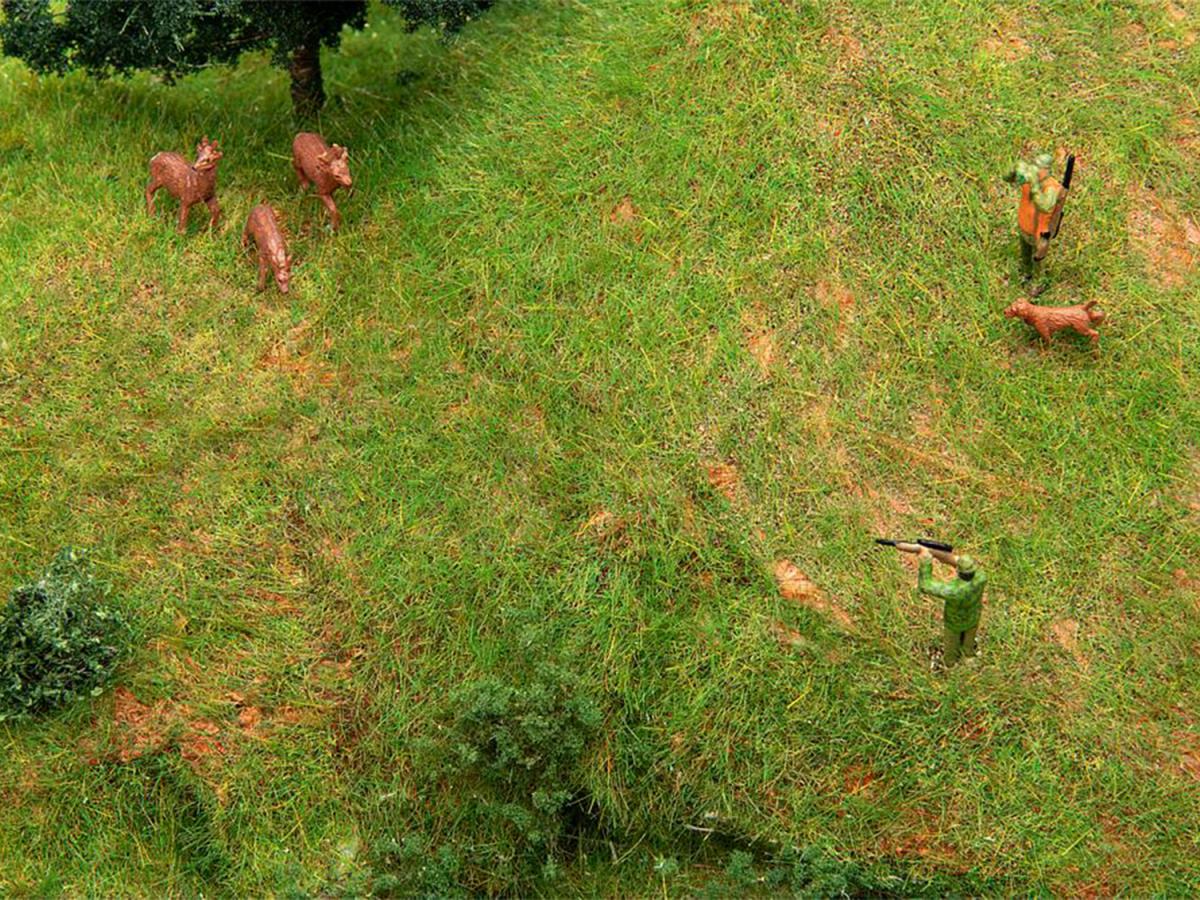 Faller Hunters (2) Deer (3) & Dog (1) Figure Set FA151702