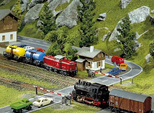 Faller Level Crossing with Gatekeepers Lodge Kit II FA282730