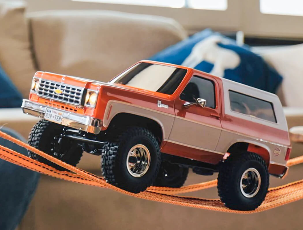FMS 1/24Th Chevrolet K5 Blazer 4Wd RTR - Orange FMS12403RTROR