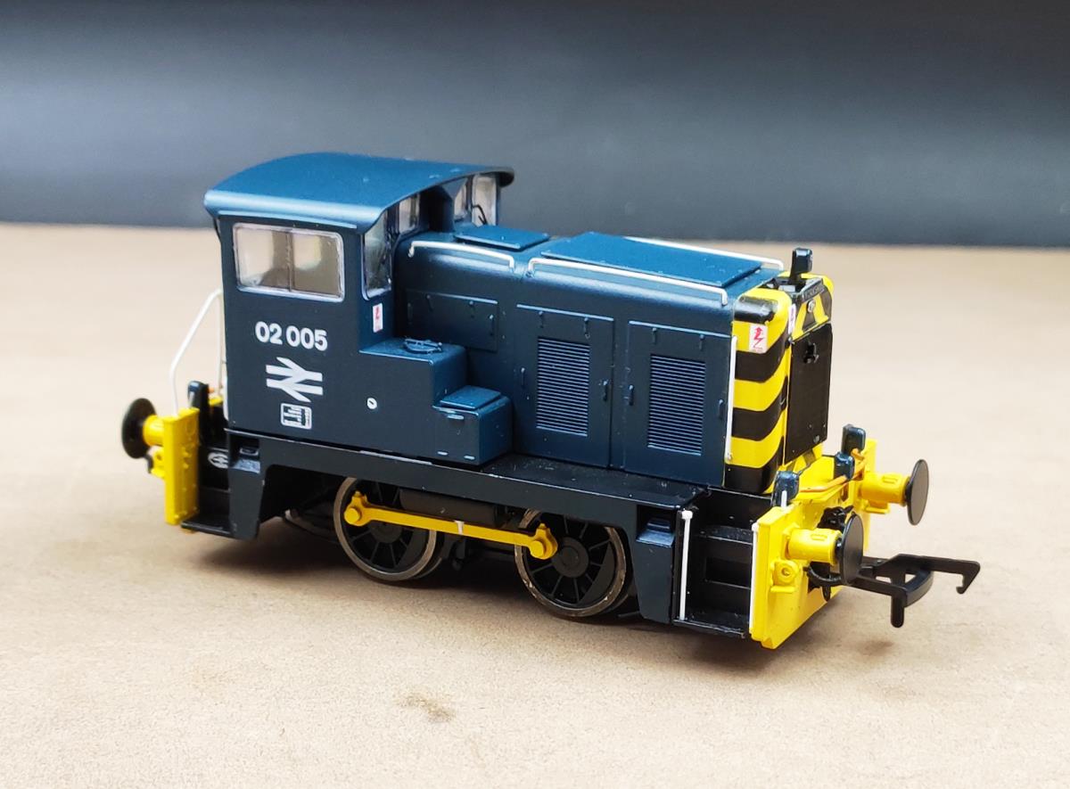 GM Collection Class 02 005 BR Blue w/Wasp Stripes & Yellow Bufferbeam GM4240402