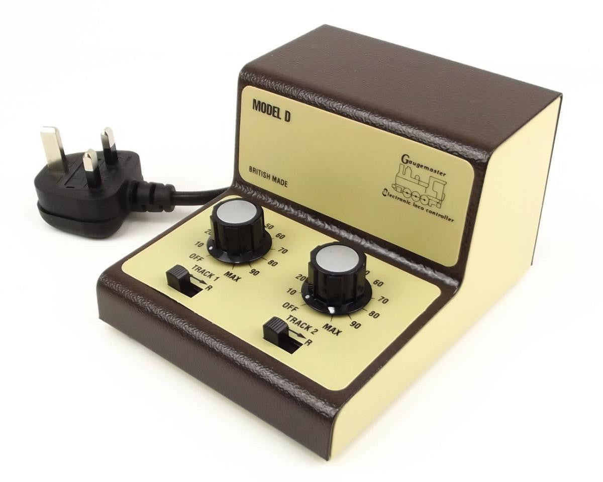 Gaugemaster GMC-D twin track controller for model railway HO scale