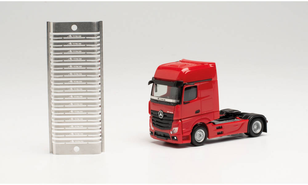 Herpa Stone Chip Windscreen Protectors (15) MB Actros HA055291