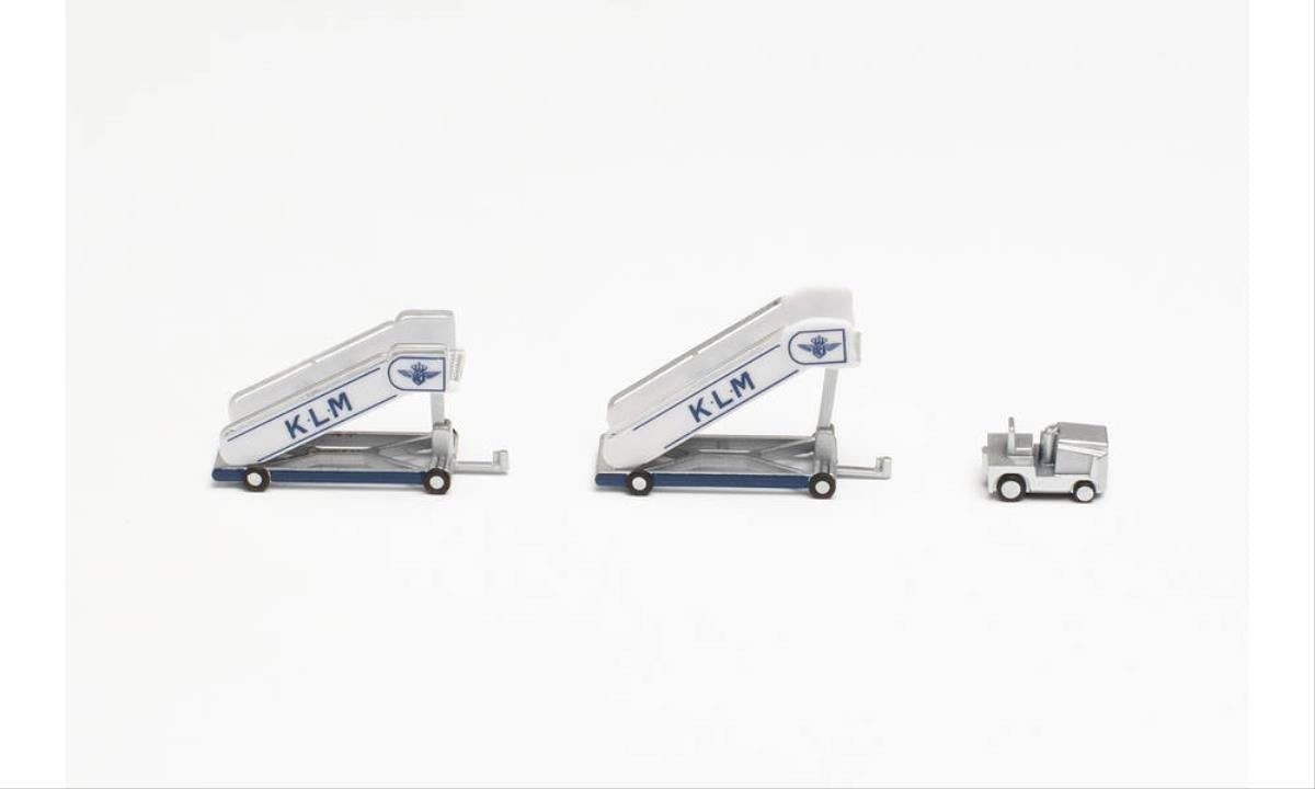 Herpa Wings KLM Historic Passenger Stairs (2) & Tractor (1:200) HA571883