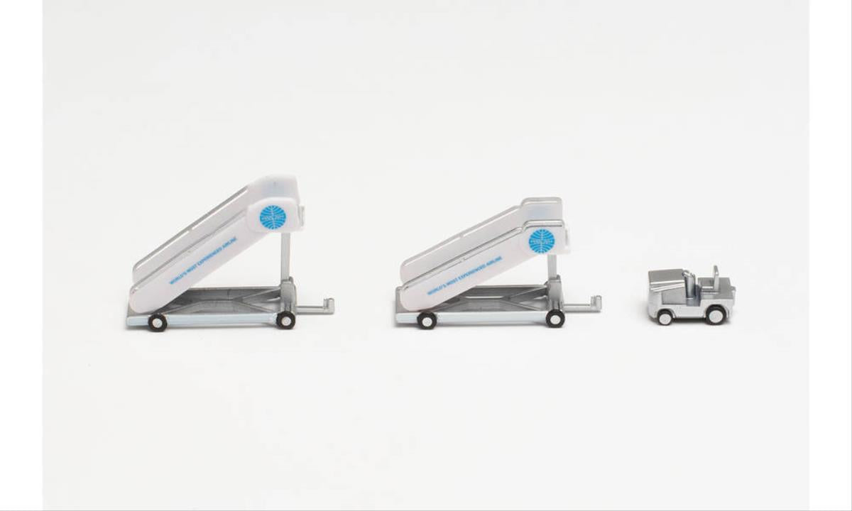 Herpa Wings Pan Am Historic Passenger Stairs (2) & Tractor (1:200) HA571890